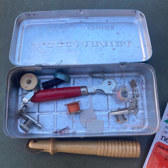 Metal Tin Sewing Machine Accessory Box Vintage - Picture 3 of 5
